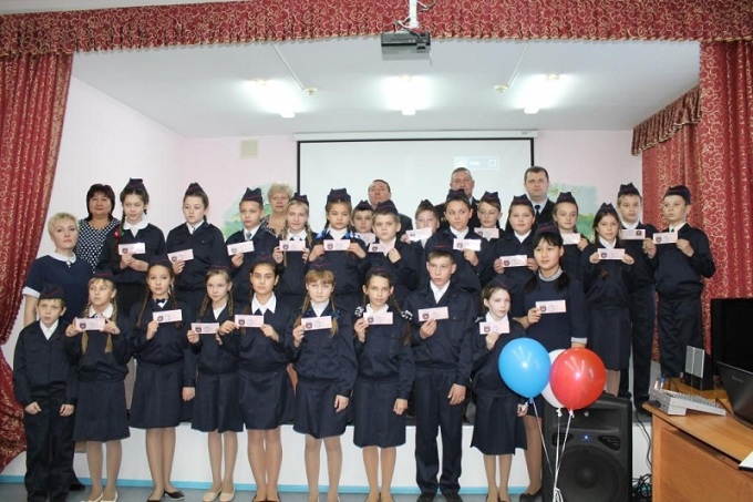 В Бугуруслане школьники получили удостоверения помощников полиции